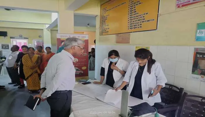 अयोध्या: सुरक्षित मातृत्व अभियान के तहत सीएचसी पर गर्भवती महिलाओं को दी गई सलाह