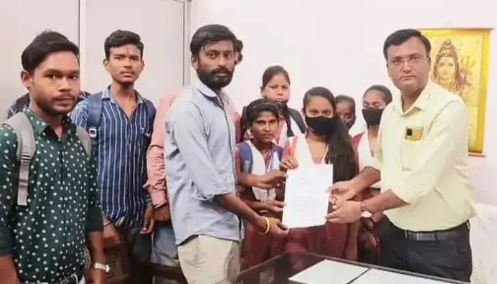 कन्नौज: कॉलेज में राजनीतिक विज्ञान और अर्थशास्त्र के नहीं हैं टीचर, छात्र-छात्राओं ने प्राचार्य को सौंपा ज्ञापन