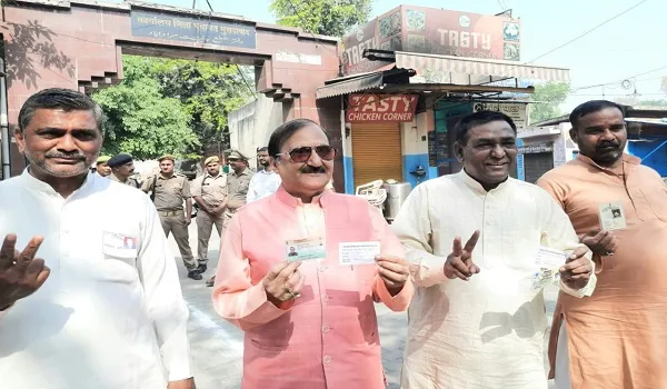 UP MLC Election 2022 : महापौर विनोद अग्रवाल सहित इन जनप्रतिनिधियों ने डाला वोट