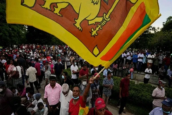 Sri Lanka Crisis : रामबुक्काना इलाके में हिंसक प्रदर्शन, पुलिस की गोलाबारी में एक की मौत, कई घायल