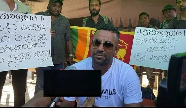 Sri Lanka Easter bombings : श्रीलंका के पूर्व क्रिकेटर धम्मिका प्रसाद ने शुरू की 24 घंटे की भूख हड़ताल, कहा- निर्दोषों के लिये न्याय चाहता हूं