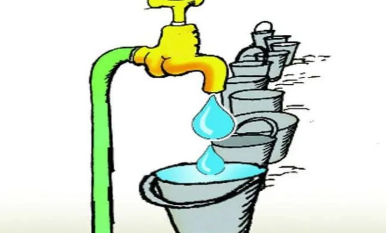 हल्द्वानी: दोनों नलकूप खराब, सूखे हलक के साथ ढो रहे पानी