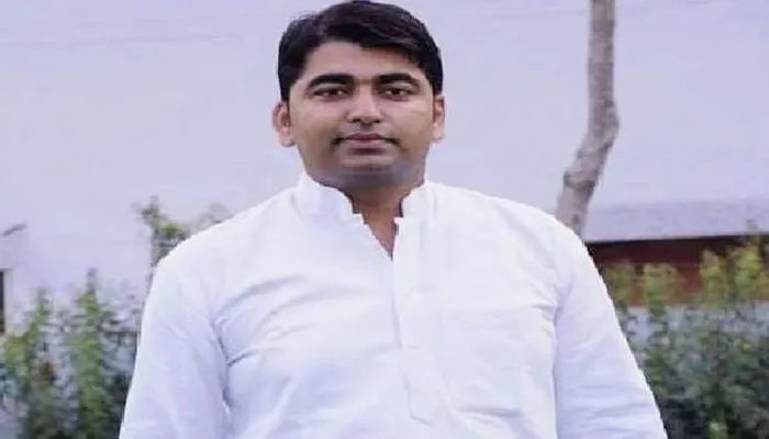 इटावा:  MLC चुनाव को देखते हुए अखिलेश यादव के चचेरे भाई ने प्रशासन पर लगाया आरोप, कहा- पंचायत चुनाव में लोकतंत्र…