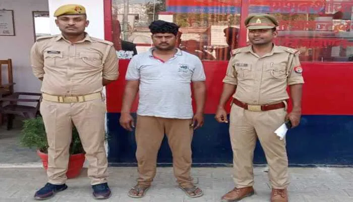 बहराइच: गैंगस्टर एक्ट के फरार आरोपी को पुलिस ने भेजा जेल, घर से हुआ गिरफ्तार