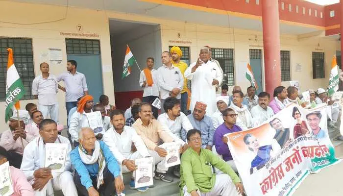 अयोध्या: महंगाई के खिलाफ कांग्रेसियों ने किया प्रदर्शन, केंद्र सरकार पर जमकर बोला हमला