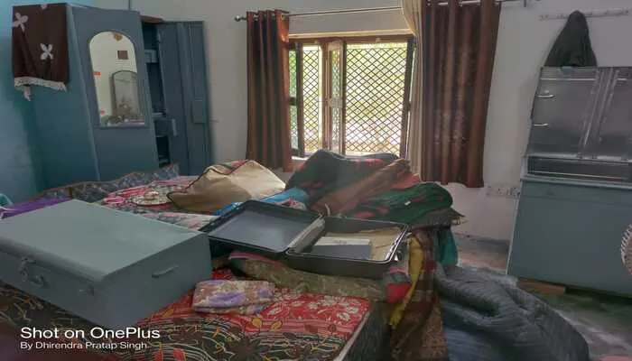 बाराबंकी: एक लाख की नगदी और 50 लाख के जेवरात उड़ा ले गए चोर, हड़कंप