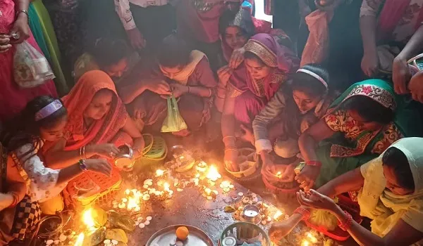 अमरोहा : नवरात्र के पहले दिन मंदिरों में श्रद्धालुओं ने की मां शैलपुत्री की आराधना, गूंजे जयकारे