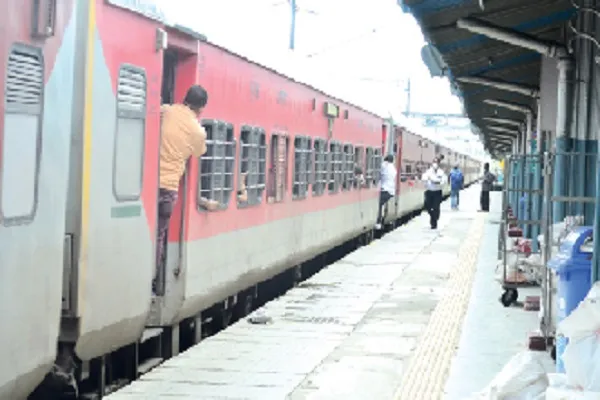 मुरादाबाद : दो अप्रैल से निरस्त रहेंगी 26 ट्रेनें, नौ का बदलेगा मार्ग