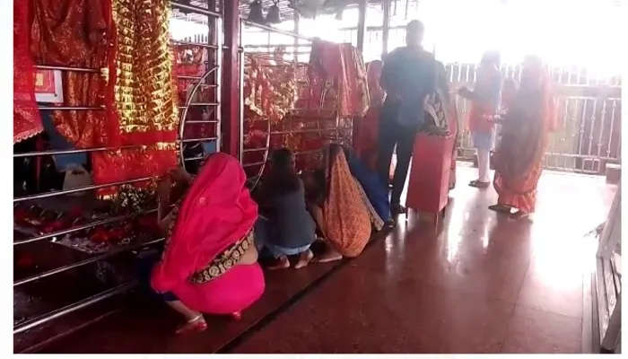 गोरखपुर: चैत्र रामनवमी के प्रथम दिन तरकुलहा मंदिर में श्रद्धालुओं का लगा तांता, देवी मां की पूजा के साथ हुआ जय घोष