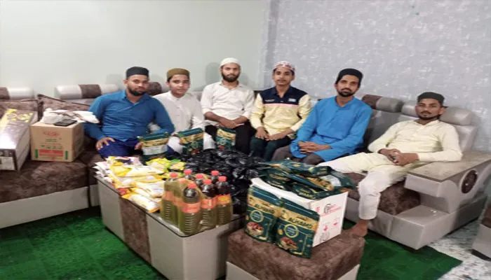 गोरखपुर: बच्चे पॉकेट मनी के जरिए कर रहे हैं जरूरतमंद रोजेदारों की मदद