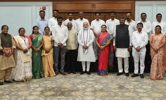 पीएम मोदी ने गुजरात जिला पंचायत के सदस्यों से की मुलाकात