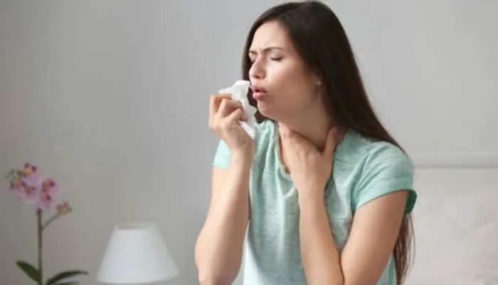World Health Day: बदलते मौसम से हो रही खराश, तो गले की परेशानियों का करें घरेलू इलाज