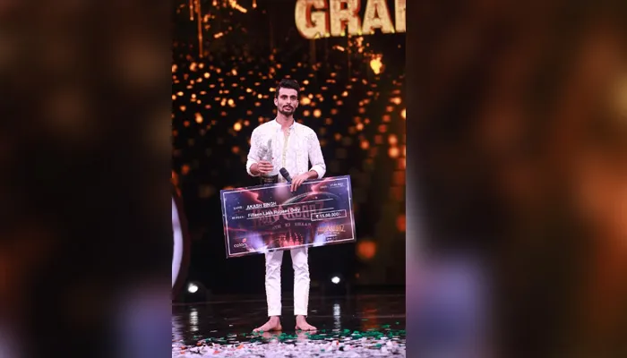 Hunarbaaz Winner: बिहार के Akash Singh ने हुनरबाज की ट्रॉफी की अपने नाम, प्राइज मनी में मिले 15 लाख रुपये
