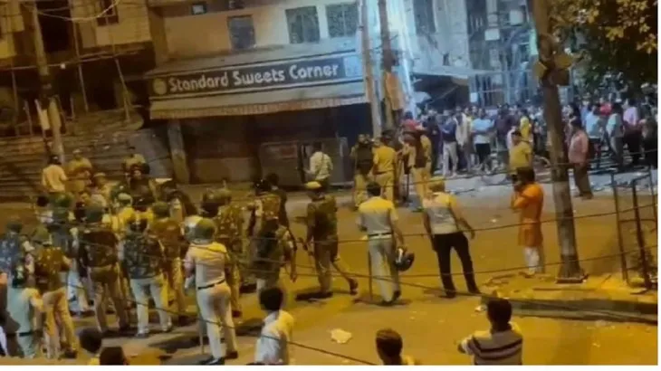 Jahangirpuri Violence: बिना परमीशन निकाली गई थी जहांगीरपुरी में शोभायात्रा, विहिप और बजरंग दल पर FIR