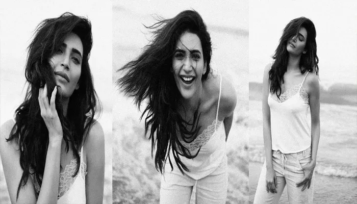 ब्लैक एंड वाइट फोटोज में दिखा Karishma Tanna का सिजलिंग लुक, समुद्र किनारे एंजॉय करती नजर आईं एक्ट्रेस