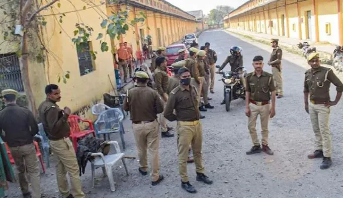 करौली में दूसरे दिन भी कर्फ्यू जारी, शहर में कई स्थानों पर पुलिस बल तैनात