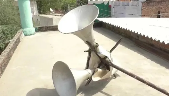 Loudspeaker Controversy: राम जानकी मंदिर और सुन्नी जामा मस्जिद ने हटाया लाउडस्पीकर, शांति समिति की बैठक के बाद हुआ फैसला
