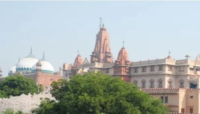 मथुरा: भजनों की आवाज हुई कम, श्रीकृष्ण जन्मस्थान सेवा संस्थान ने बंद किया लाउडस्पीकर