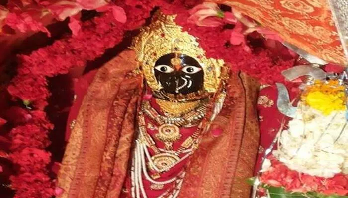 झांसी का पौराणिक महाकाली मंदिर है खास, पूर्व पीएम इंदिरा गांधी यहां करवा चुकी हैं अनुष्ठान