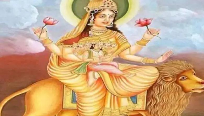 बरेली: नवरात्रि के पांचवे दिन मंदिर और घरों में पूजी गईं स्कंदमाता