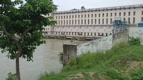 खटीमा: शारदा नदी का जलस्तर गिरा, बिजली उत्पादन धड़ाम