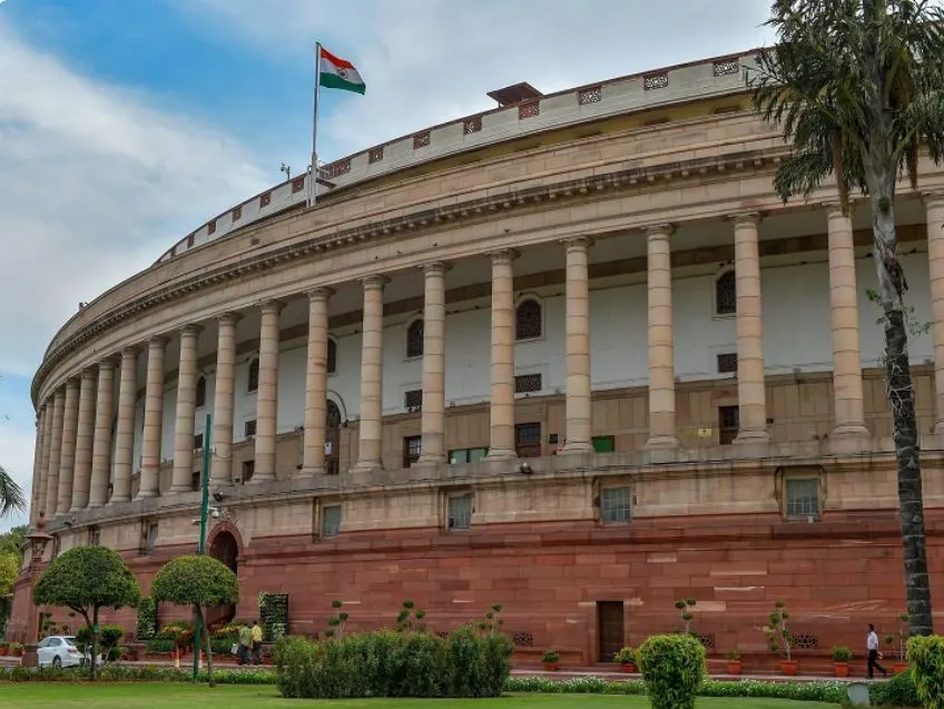 ईंधन की कीमतों में वृद्धि का विरोध करते हुए विपक्षी सदस्यों ने लोकसभा से बहिर्गमन किया