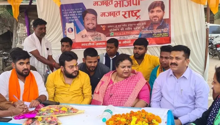 बहराइच: नगर में लगा माइक्रो डोनेशन कैंप, सदर विधायक के साथ पहुंचे डीएम