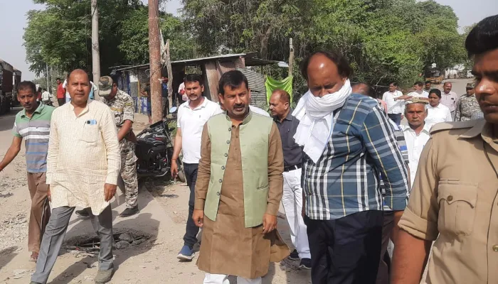 अयोध्या: जनौरा से अतिक्रमण हटाने के मेयर ने दिए निर्देश, नालियों को ढकने की दी हिदायत