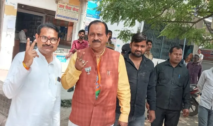 पीलीभीत: मतदाताओं में दिखा उत्साह, शाम चार बजे तक 95.26 प्रतिशत मतदान