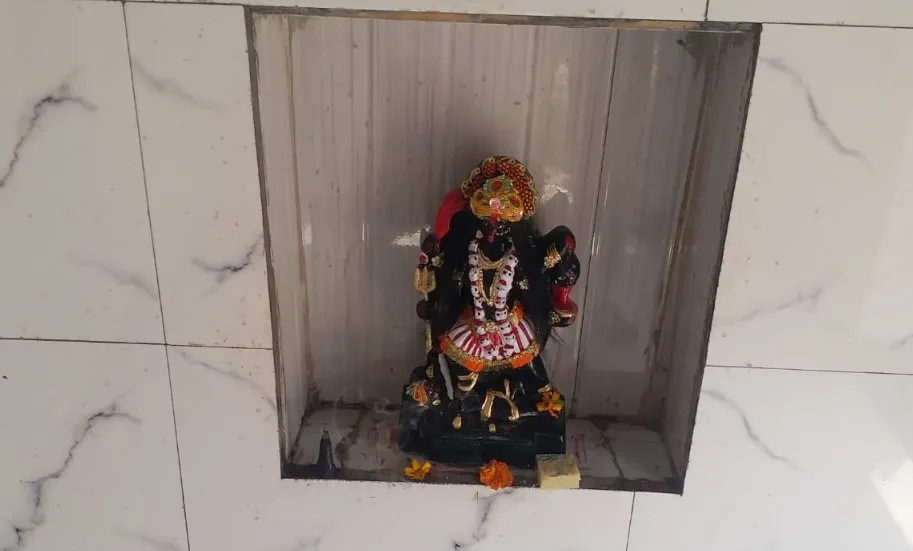 पीलीभीत: असमाजिक तत्वों ने देवी प्रतिमा की खंडित, आक्रोश