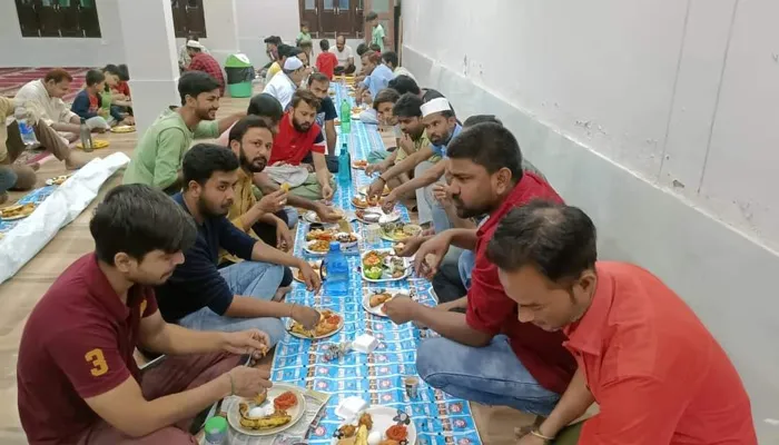 रायबरेली: मुल्क की तरक्की और अमन की दुआ के लिए उठे सैकड़ों हाथ