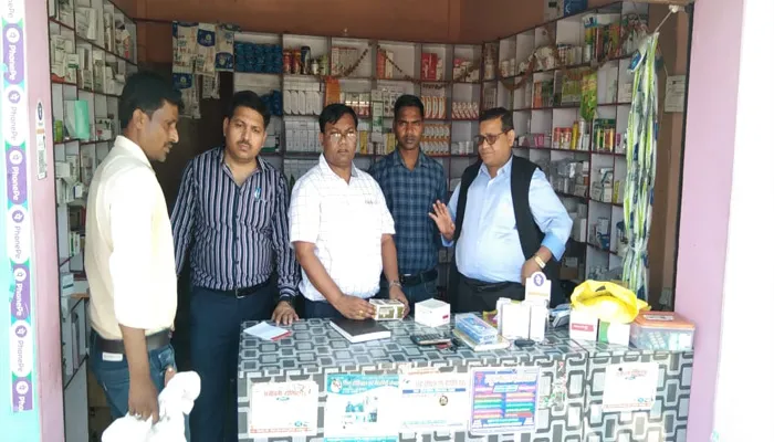 बहराइच: मेडिकल स्टोर पर औषधि विभाग का छापा, सैंपल जांच को भेजा