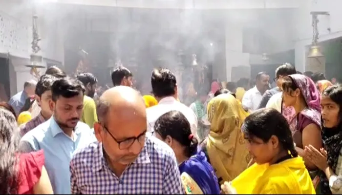 रायबरेली: दुर्गाष्टमी पर देवी मंदिरों में उमड़ी भीड़, कन्या भोज और भंडारे का हुआ आयोजन