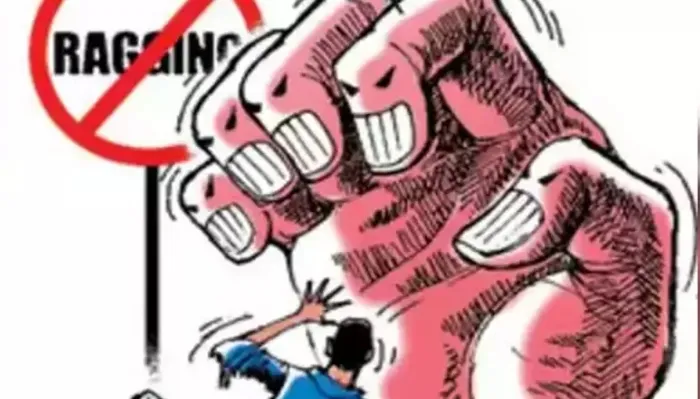लखनऊ: छात्र के साथ मारपीट कर सोने की चेन लूट ले गए सीनियर्स, कॉलेज प्रशासन ने नहीं की मदद