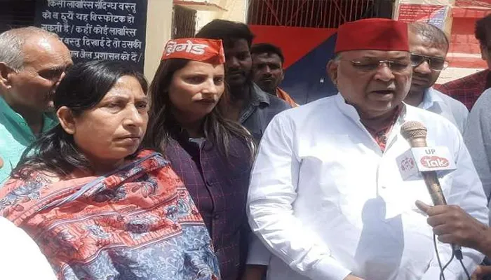 आजम खान से सीतापुर जेल में मिले सपा विधायक रविदास, कहा- जेल में ना हो जाए हत्या