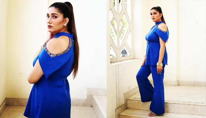 ब्लू ड्रेस में सपना चौधरी ने दिखाया ग्लैमर, देसी कपड़े छोड़ बनीं विदेशी, देखें फोटो