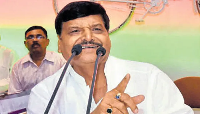 इटावा: DM से मिले शिवपाल यादव, क्षेत्र की समस्याओं से कराया अवगत