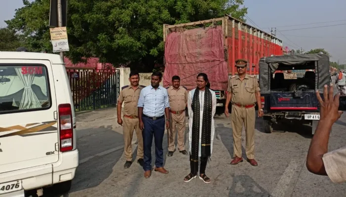 बाराबंकी: एसडीएम ने पकड़े 20 ओवरलोड मौरंग से भरे ट्रक, कार्रवाई के लिए ARTO के किया हवाले