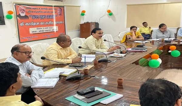 अमरोहा : डीएम ने की विकास कार्यों की समीक्षा, अपूर्ण कार्यों को जल्द पूरा करने के दिए निर्देश