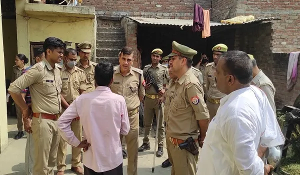 मुरादाबाद : प्रेमी से शादी की जिद पर अड़ी प्रेमिका, भाई ने की कुल्हाड़ी से हत्या