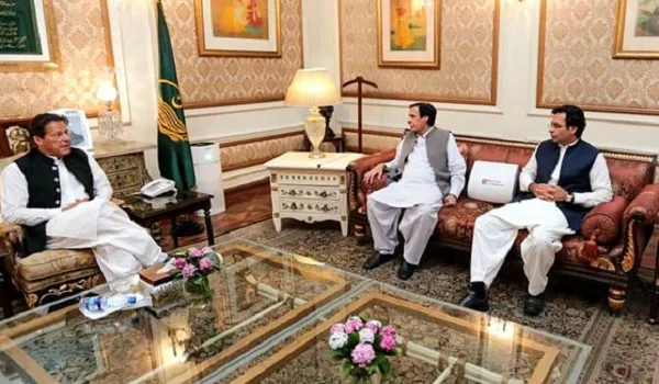 Pakistan Political Crisis : इमरान खान ने चौधरी परवेज इलाही को दिया मदद का भरोसा