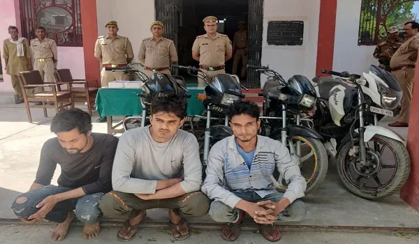 अमरोहा : मुठभेड़ के दौरान तीन शातिर बदमाश दबोचे, चोरी की चार बाइकें बरामद