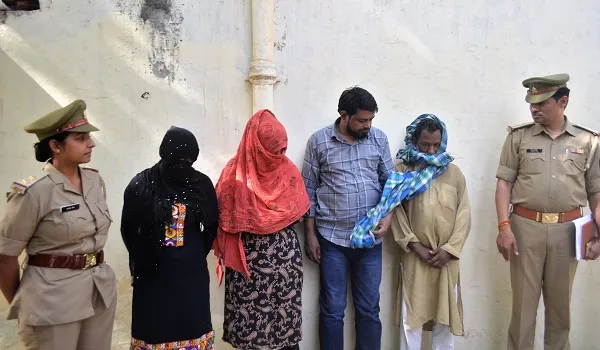 हनी ट्रैप: संभ्रांत लोग को जाल में फंसा रुपये ऐंठने वाली दो महिला समेत चार गिरफ्तार