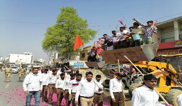 अमरोहा : स्वयंसेवकों ने निकाला पथ संचलन, जगह-जगह हुआ स्वागत