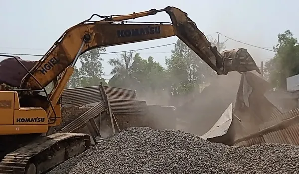 अमरोहा : भूमाफियाओं ने तालाब पर कर लिया था अवैध कब्जा, प्रशासन का चला बुलडोजर