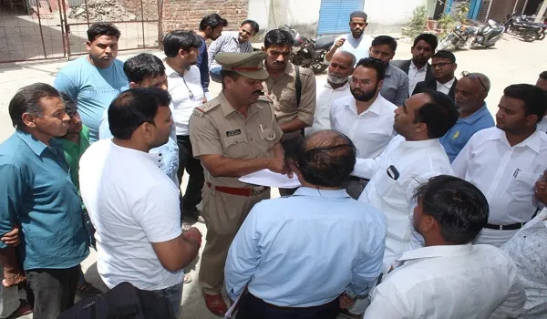 अमरोहा : ट्रक की टक्कर से बाइक सवार चाची-भतीजे की मौत