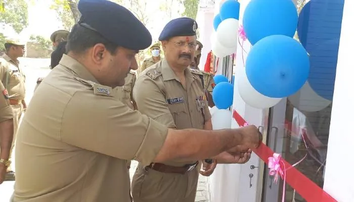 हरदोई: एसपी ने पचदेवरा थाने में किया नए कार्यलाय का उद्घाटन, लिया साफ-सफाई का जायजा