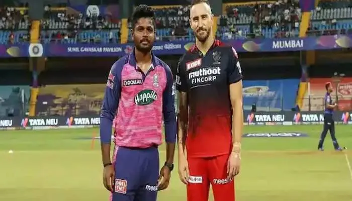 IPL 2022, RCB vs RR: बेंगलुरु ने टॉस जीतकर किया गेंदबाजी फैसला, ऐसी है दोनों टीमों की प्लेइंग इलेवन