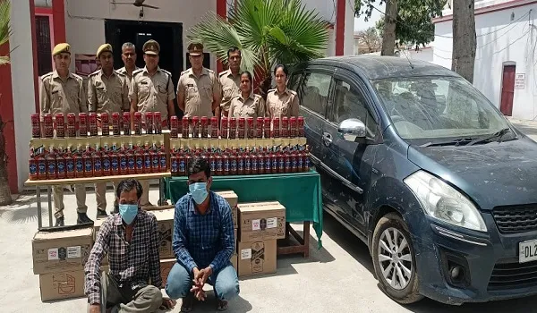 अमरोहा : वाहन चेकिंग के दौरान दो लाख की दिल्ली-हरियाणा मार्का शराब पकड़ी, दो आरोपी गिरफ्तार