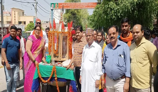 अमरोहा : मां ज्वाला की ज्योति शोभायात्रा नगर में निकाली गई धूमधाम से